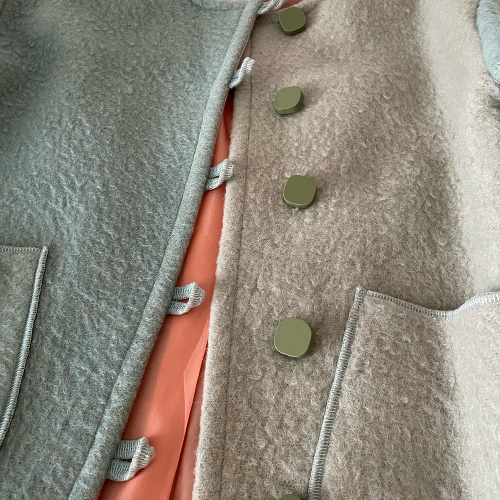 Chic Two-Tone Jacket - image 2